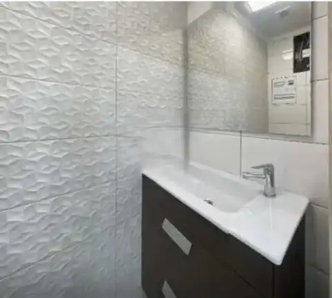 Bathroom of Flat for sale in Calatayud  with Air Conditioner, Heating and Parquet flooring