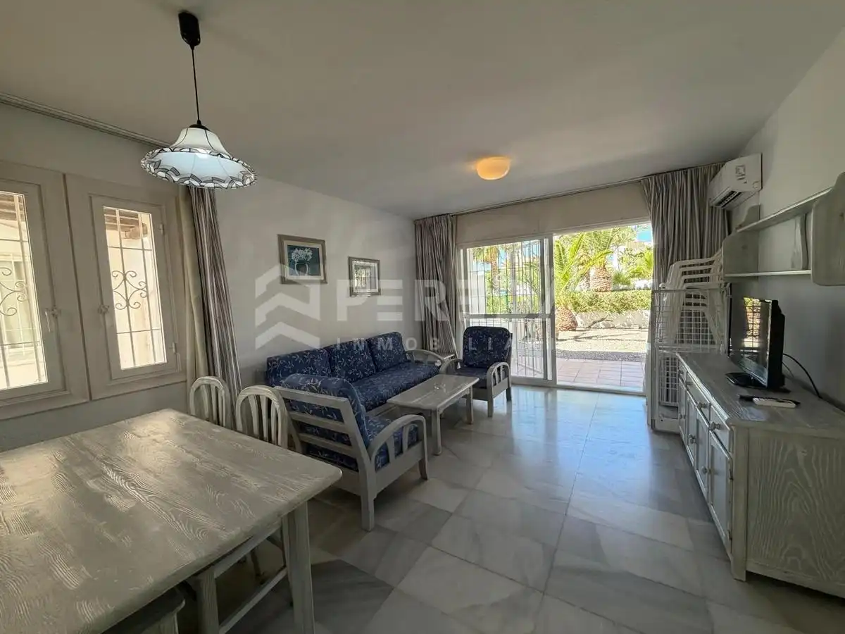 Sala de estar de Planta baja en venta en Roquetas de Mar con Aire acondicionado, Terraza y Amueblado