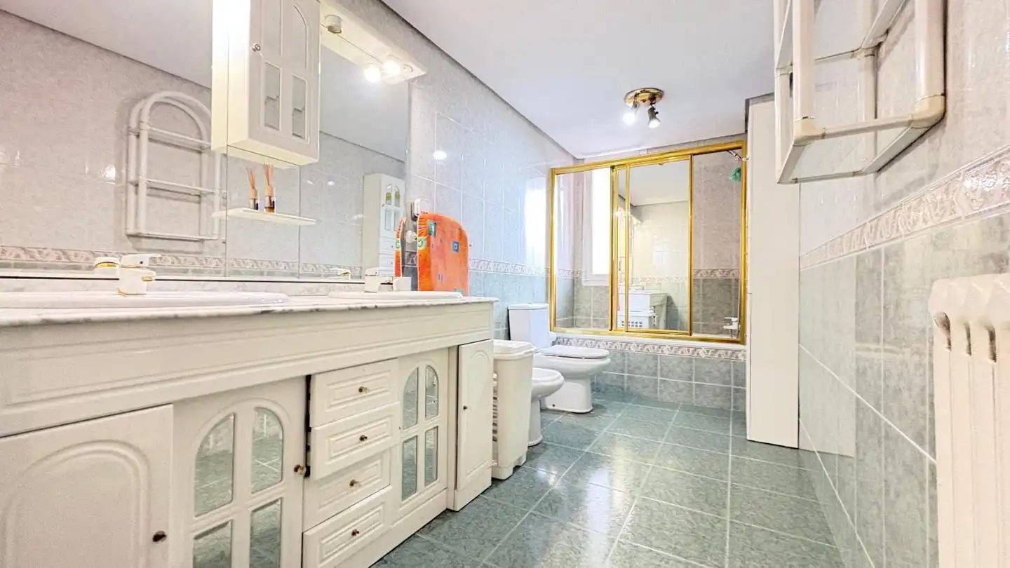 Piso con ascensor en venta en Caballería Española, imagen 26