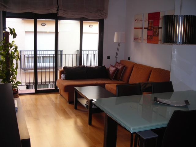 Living room of Flat to rent in Sant Cugat del Vallès  with Heating, Parquet flooring and Storage room