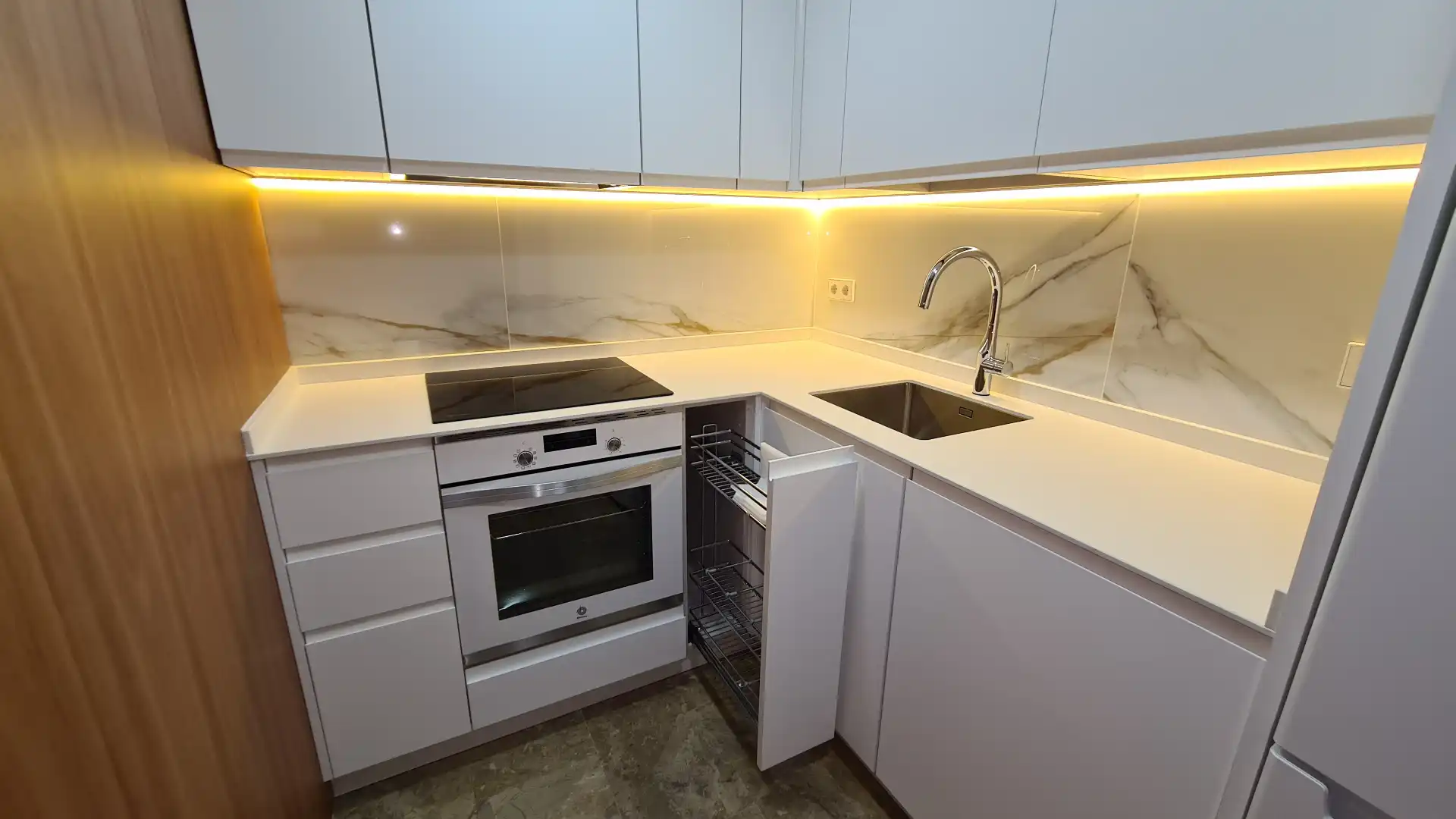 Cuina de Apartament de lloguer en Madrid amb Aire condicionat, Calefacció i Moblat
