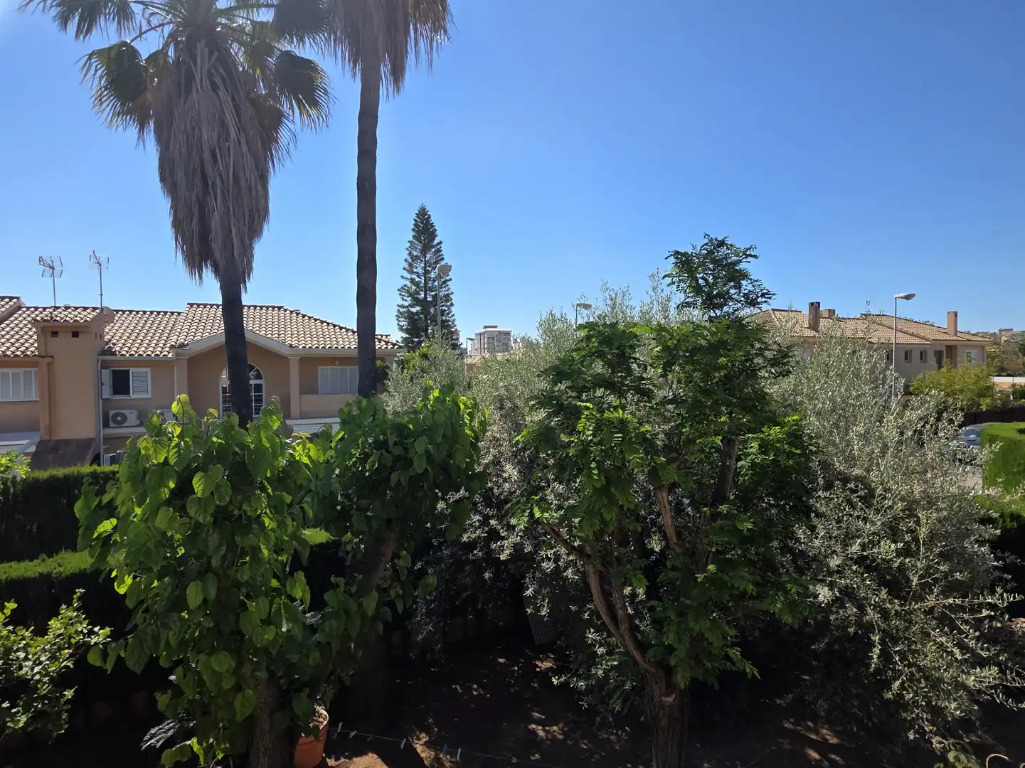 Vista exterior de Casa adosada en venda en Benicasim / Benicàssim amb Calefacció, Jardí privat i Terrassa