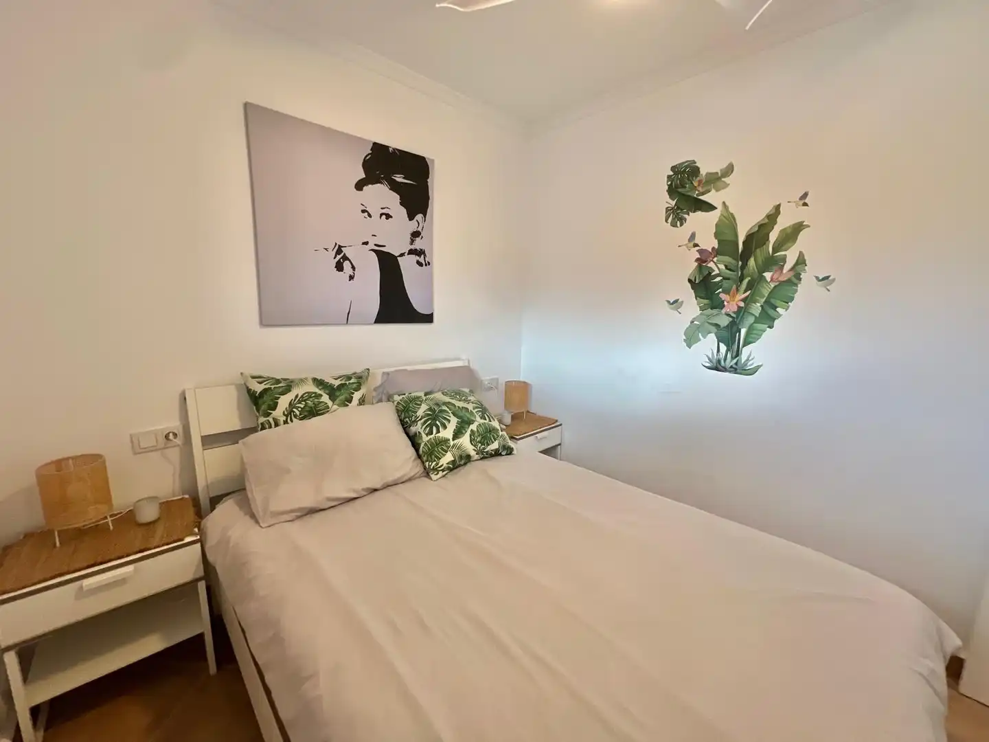 Dormitori de Apartament de lloguer en Torrevieja amb Aire condicionat, Calefacció i Moblat