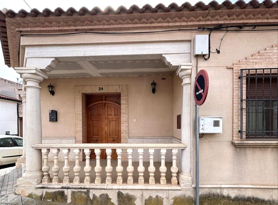 Exterior view of House or chalet for sale in Bolaños de Calatrava