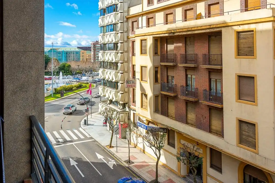 Vista exterior de Piso de alquiler en León Capital  con Calefacción, Terraza y Amueblado