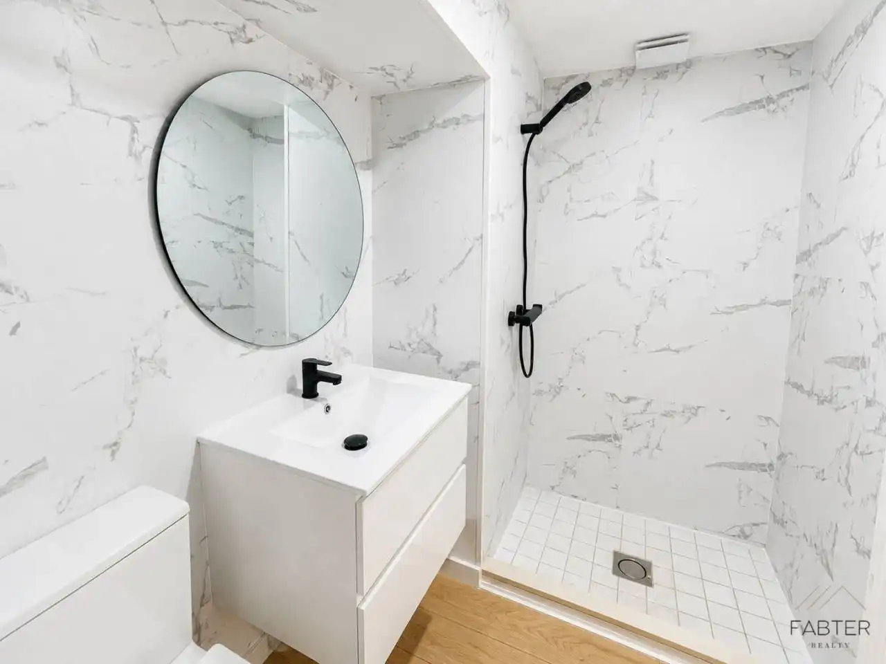 Bathroom of Houses for sale in Sant Feliu de Codines  with Heating and Parquet flooring