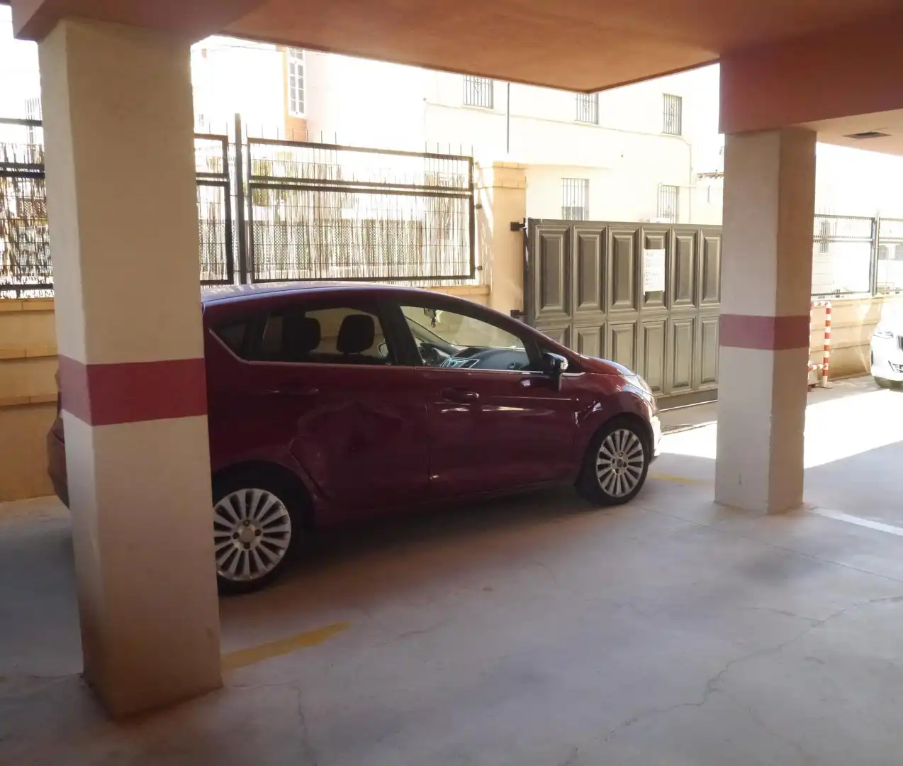 Parking de Apartamento en venta en Fuengirola con Aire acondicionado, Calefacción y Jardín privado