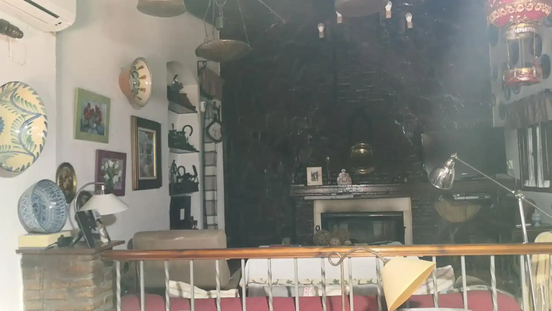 Sala d'estar de Pis en venda en El Castillo de las Guardas amb Aire condicionat, Jardí privat i Traster