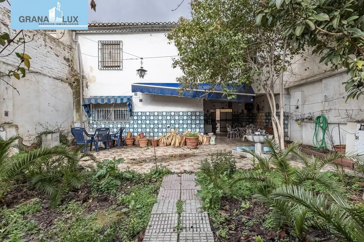 Adossat amb jardí en venda a Calle ANTONIO MACHADO