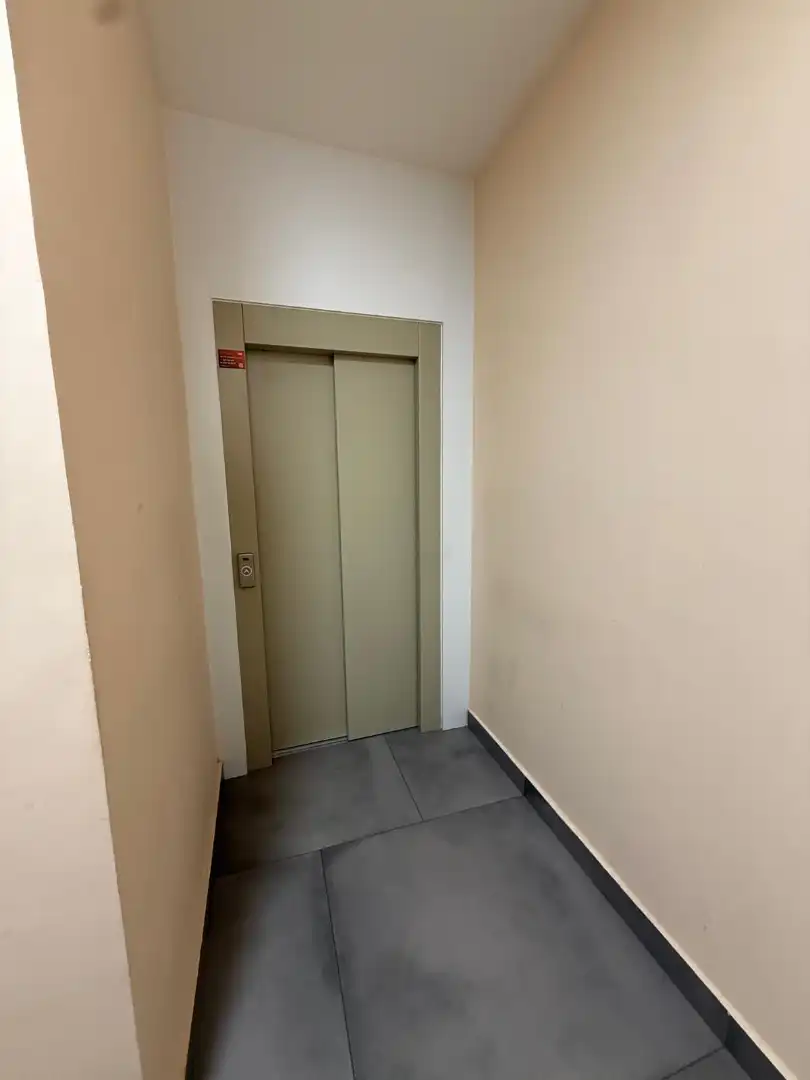 Flat for sale in Madrid  with Air Conditioner and Heating