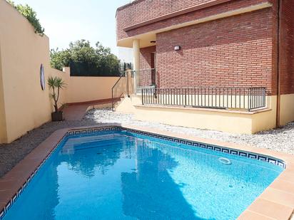 Piscina de Planta baixa en venda en Cerdanyola del Vallès amb Calefacció, Jardí privat i Parquet