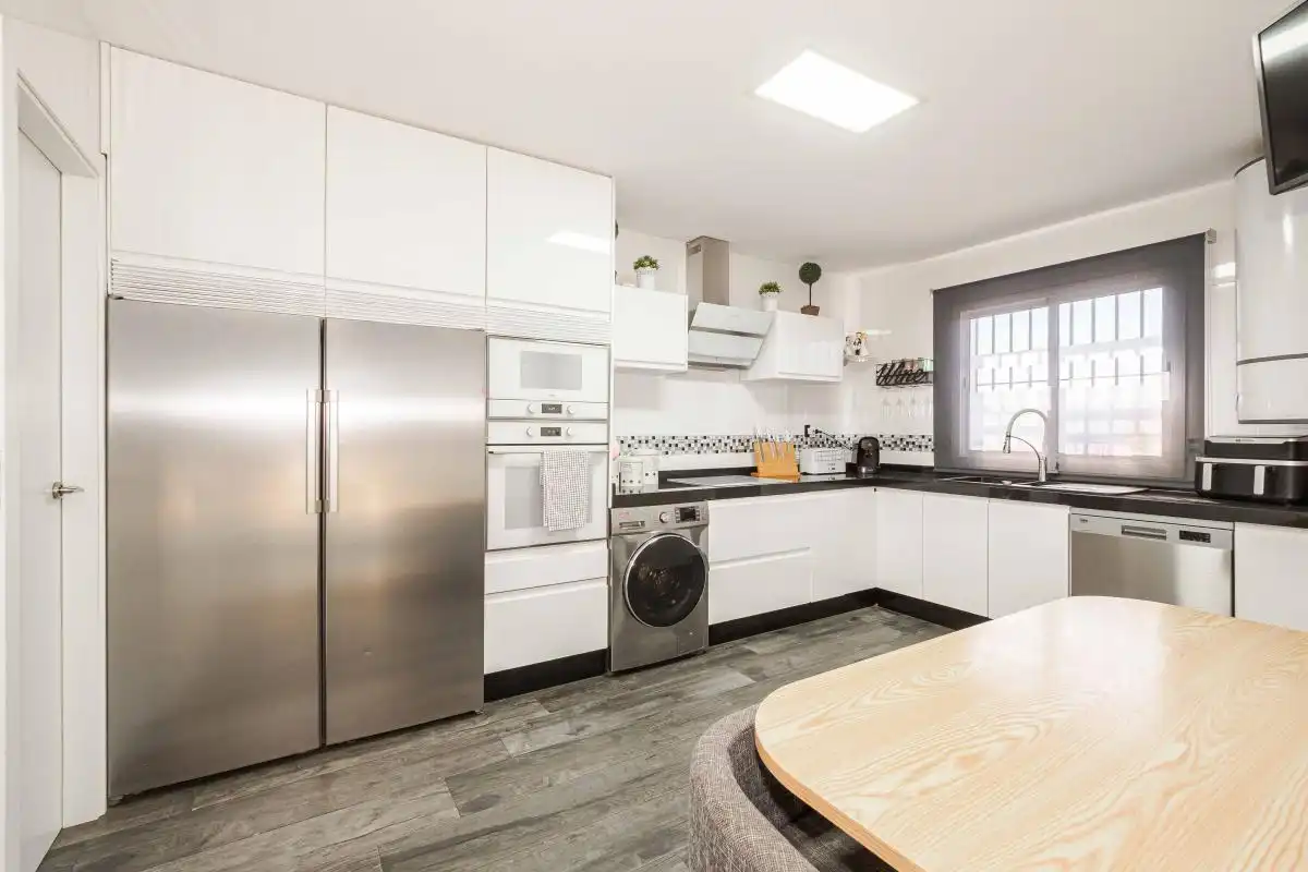 Cocina de Casa o chalet en venta en Huévar del Aljarafe con Aire acondicionado, Calefacción y Jardín privado
