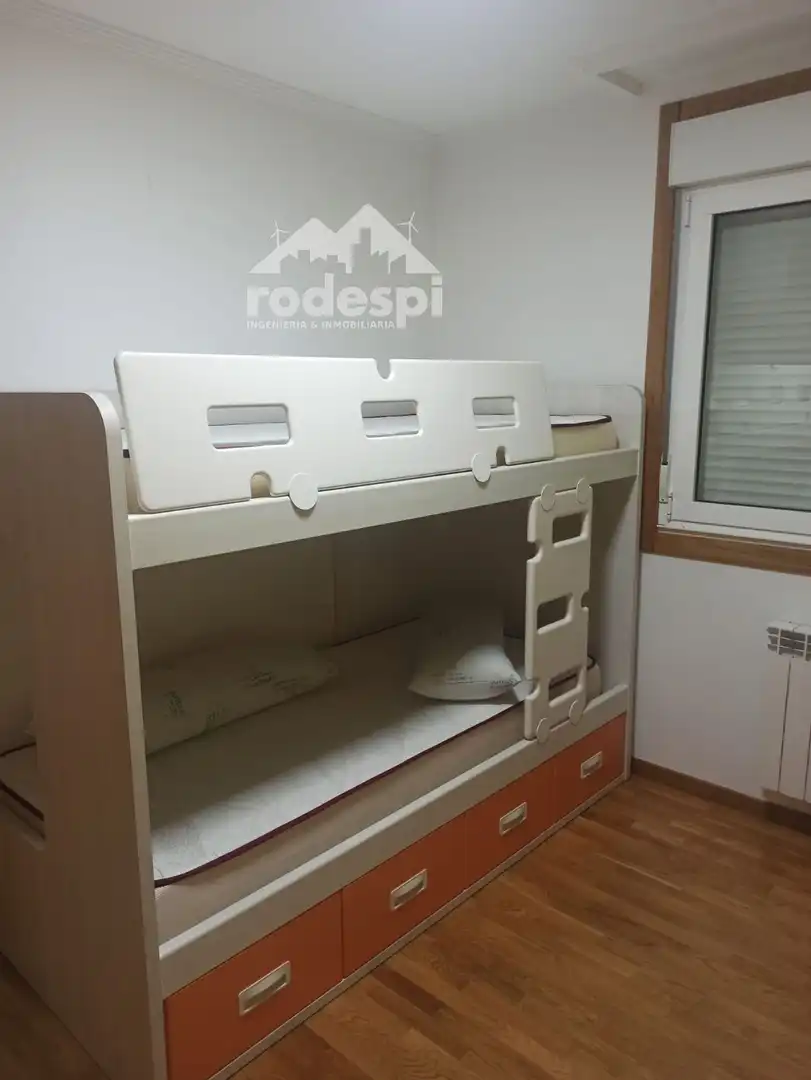Dormitori de Pis de lloguer en Ponteareas amb Calefacció, Terrassa i Traster