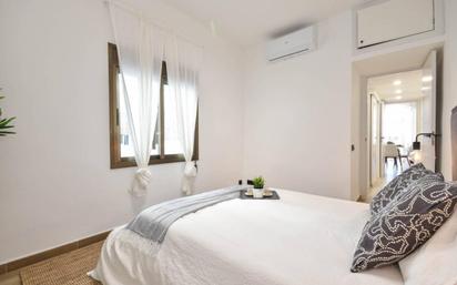 Schlafzimmer von Wohnung zum verkauf in  Barcelona Capital mit Balkon