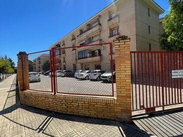 Pis amb balcó en venda a Avenida Cruz Roja 15