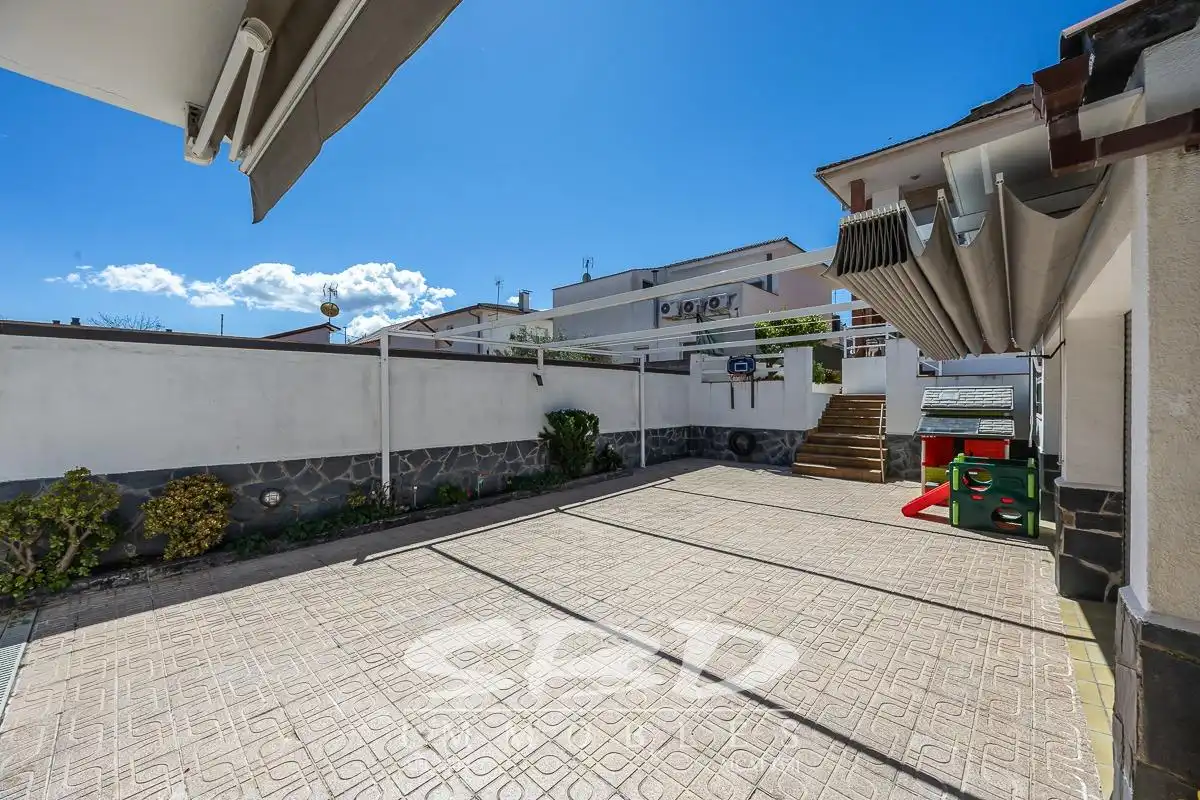 Terrassa de Casa o xalet en venda en Barberà del Vallès amb Aire condicionat, Calefacció i Terrassa