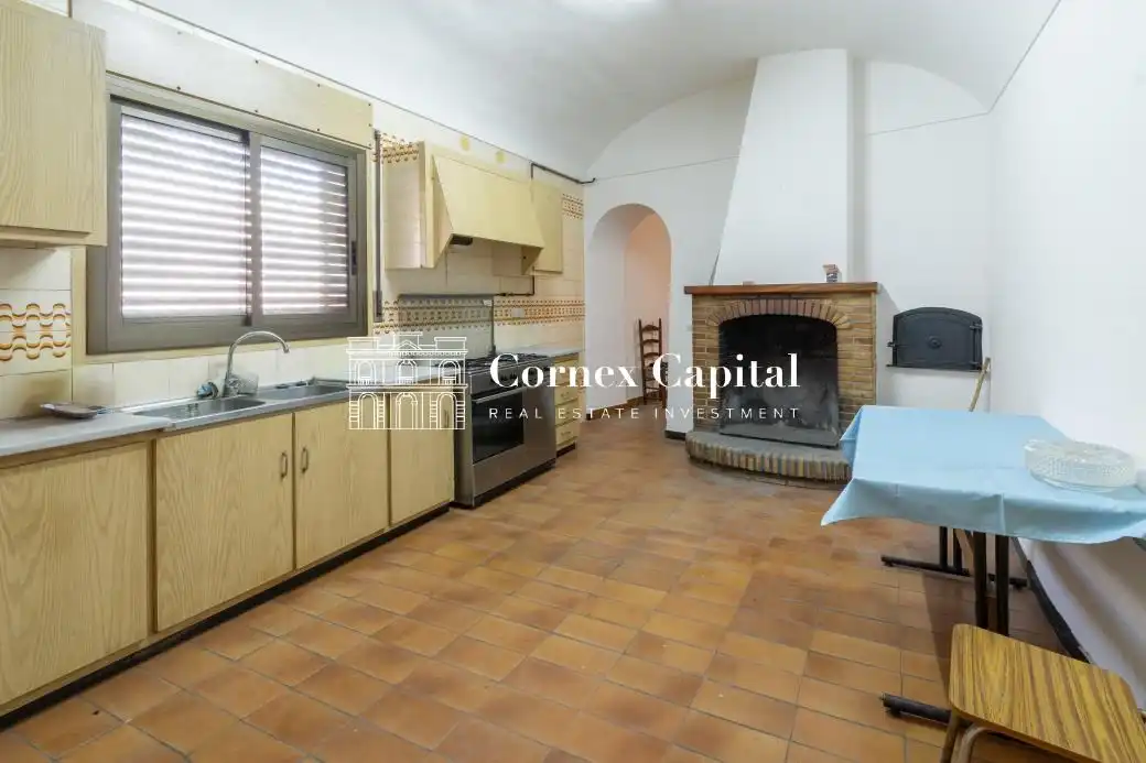 Cuina de Finca rústica en venda en Ullastret amb Jardí privat, Terrassa i Traster