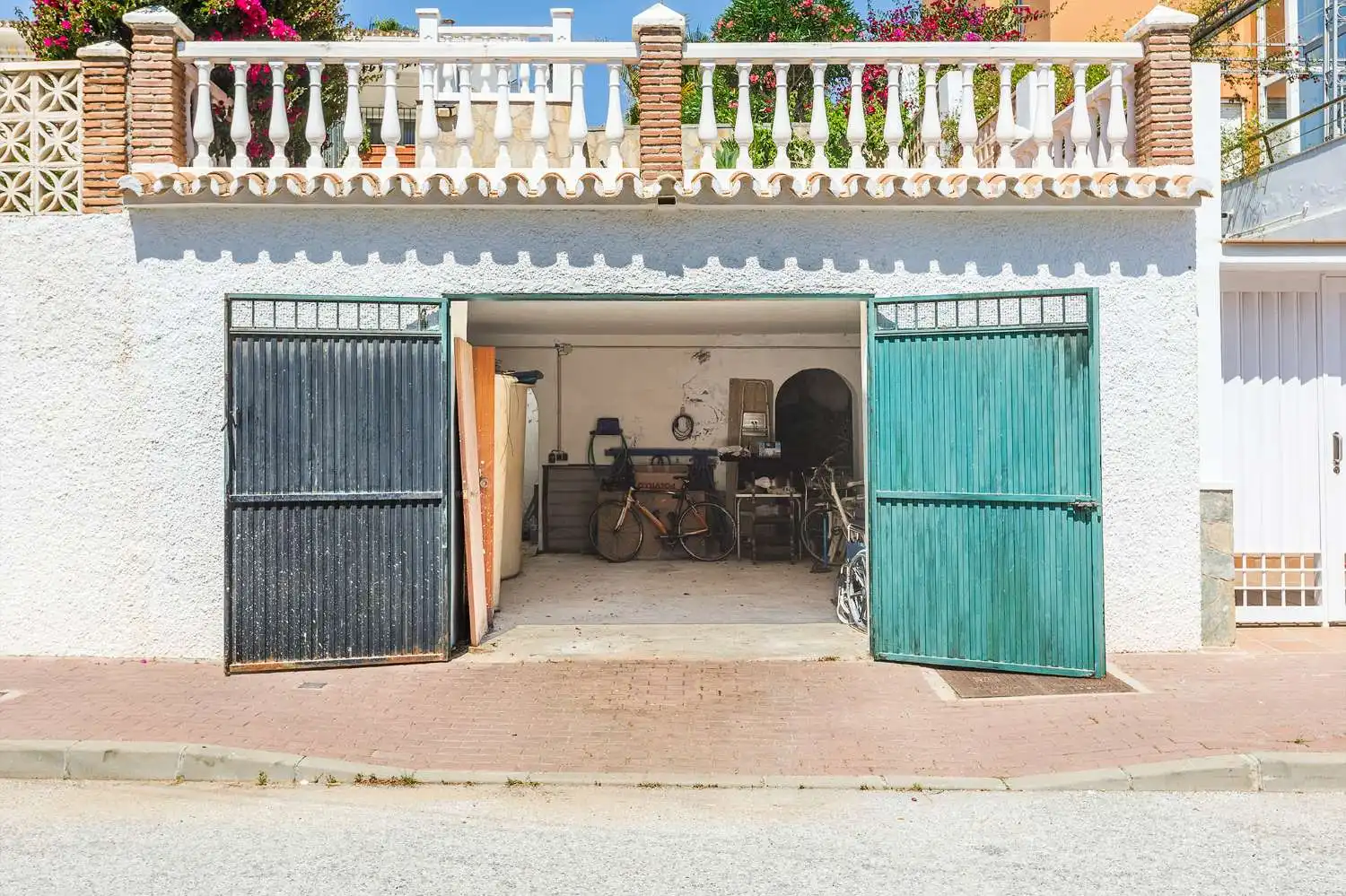 Vista exterior de Casa o xalet en venda en Vélez-Málaga amb Aire condicionat, Traster i Internet