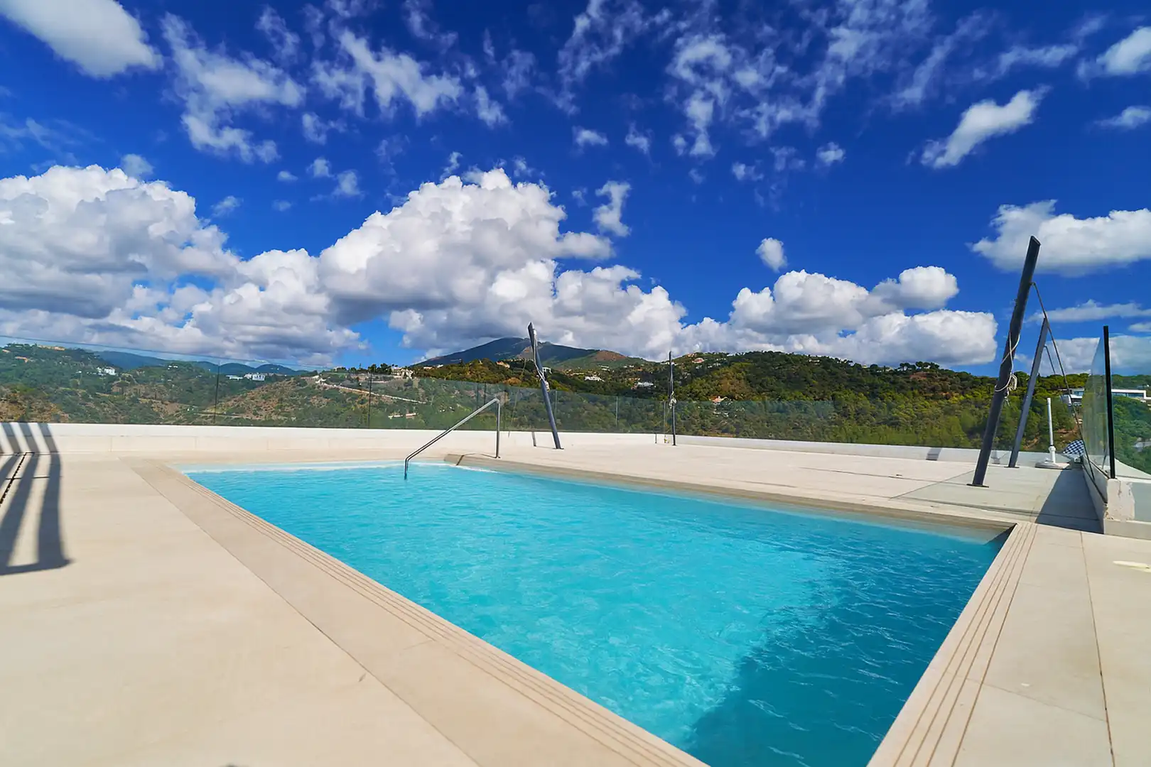 Piscina de Casa o chalet en venta en Benahavís con Aire acondicionado, Calefacción y Jardín privado