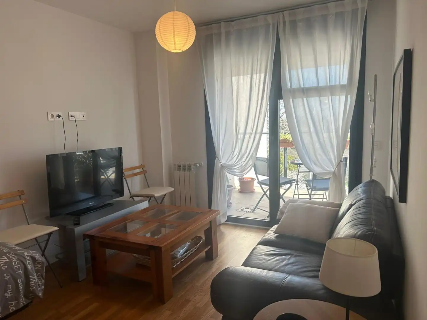 Sala d'estar de Apartament de lloguer en Madrid amb Calefacció, Jardí privat i Terrassa