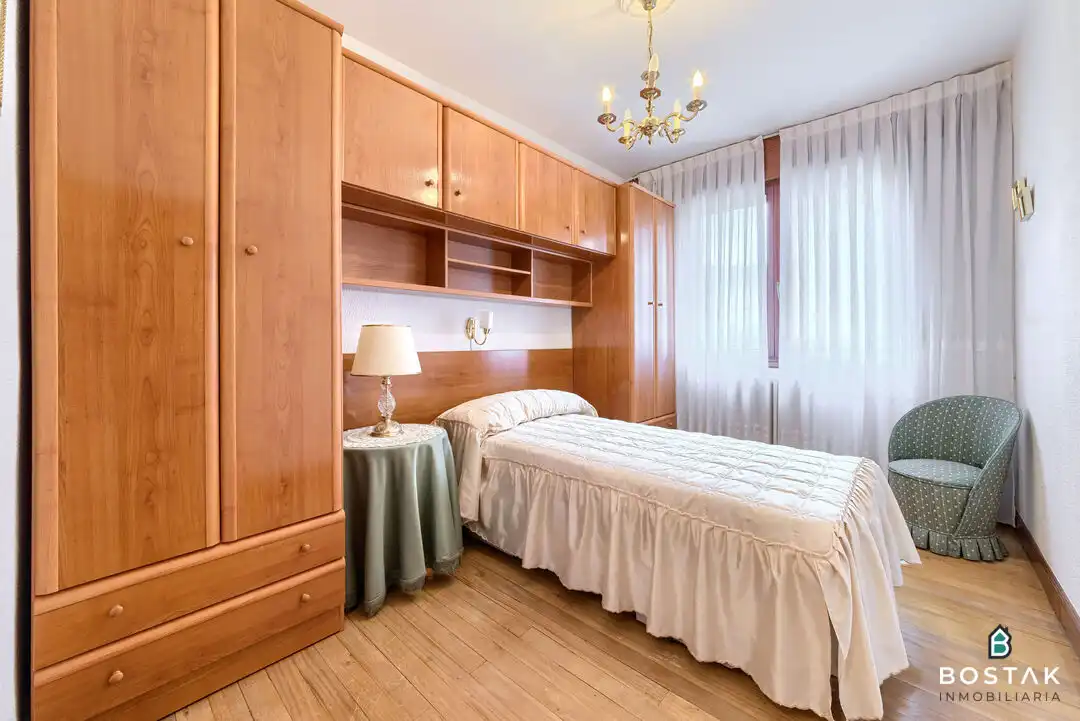 Bedroom of Flat for sale in Bilbao   with Heating, Furnished and Balcony