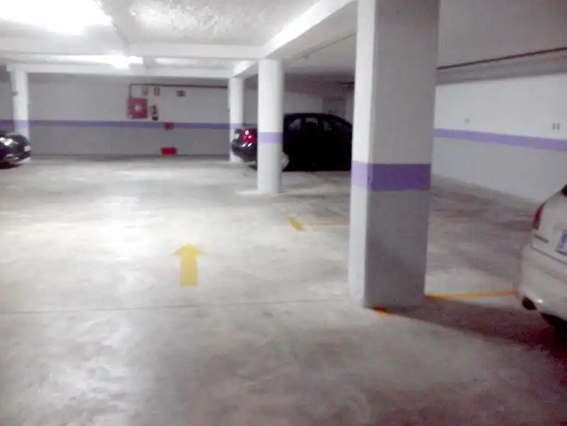 Parkplatz von Dachboden zur Miete in Altea mit Klimaanlage, Terrasse und Möbliert