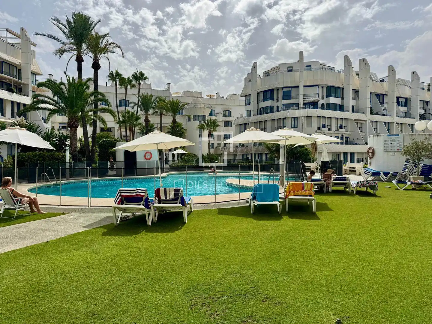 Swimming pool of Flat for sale in Marbella  with Air Conditioner, Private garden and Storage room