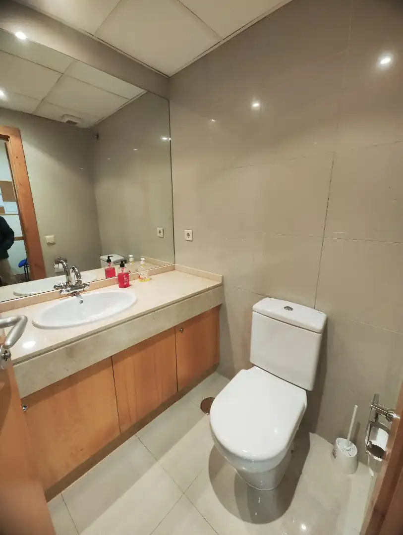 Bathroom of Commercial properties for sale in Santiago de Compostela   with Heating, Parquet flooring and Furnished