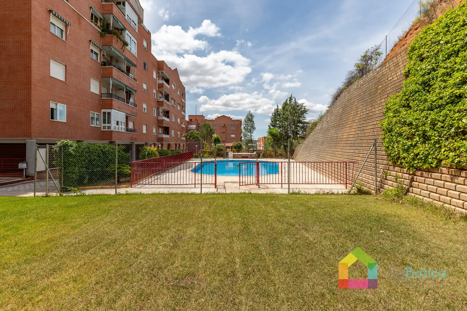 Swimming pool of Flat for sale in Toledo  with Heating, Parquet flooring and Washing machine