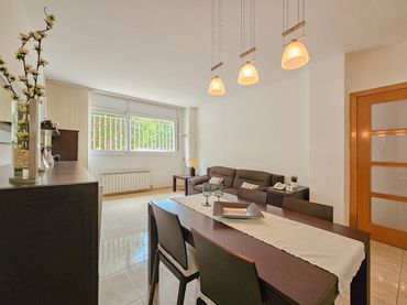Bajo con ascensor en venta en Centre - Sant Oleguer