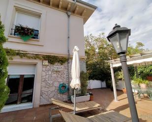 Exterior view of Single-family semi-detached for sale in Burgos Capital  with Terrace and Balcony