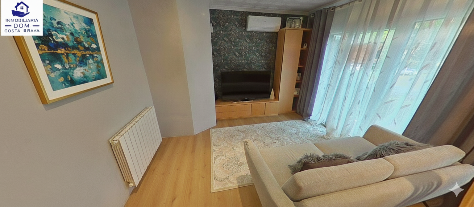 Sala d'estar de Apartament en venda en Olot amb Calefacció i Jardí privat