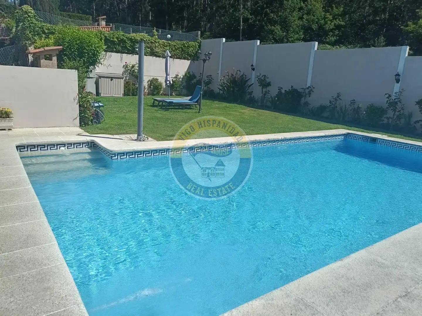 Piscina de Casa adosada en venta en Vigo  con Calefacción, Terraza y Trastero