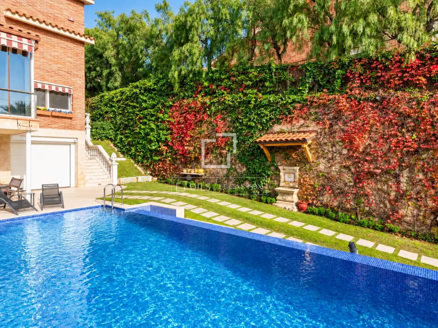 Swimming pool of Houses for rent in Castelldefels  with Air Conditioner, Heating and Private garden
