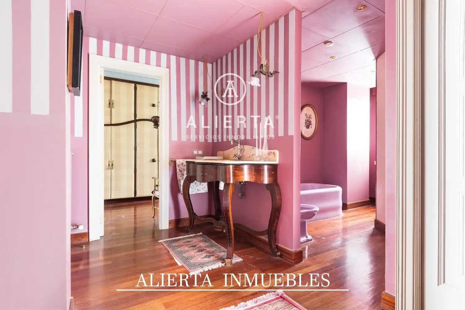 Houses for sale in del Ducado de Neopatria, Casablanca