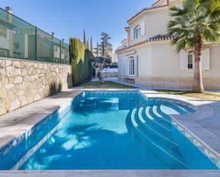 Piscina de Casa o xalet en venda en  Granada Capital amb Aire condicionat, Calefacció i Jardí privat