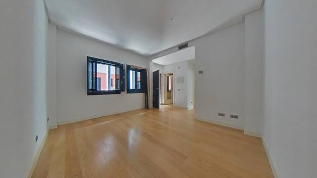 Piso en Venta en Calle del Águila en Palacio