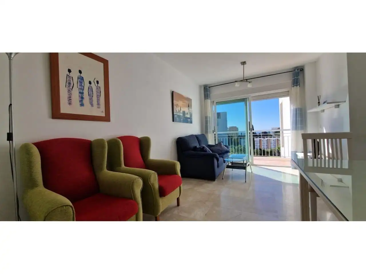 Sala d'estar de Apartament en venda en Benalmádena amb Aire condicionat, Jardí privat i Terrassa