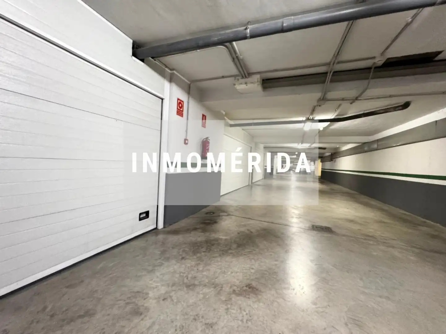Parking de Casa adosada en venta en Mérida con Aire acondicionado, Calefacción y Jardín privado