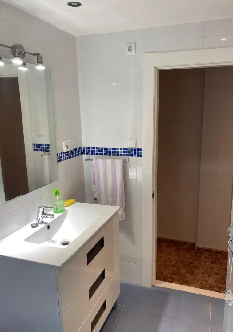 Baño de Piso en venta en Avilés con Amueblado y Balcón