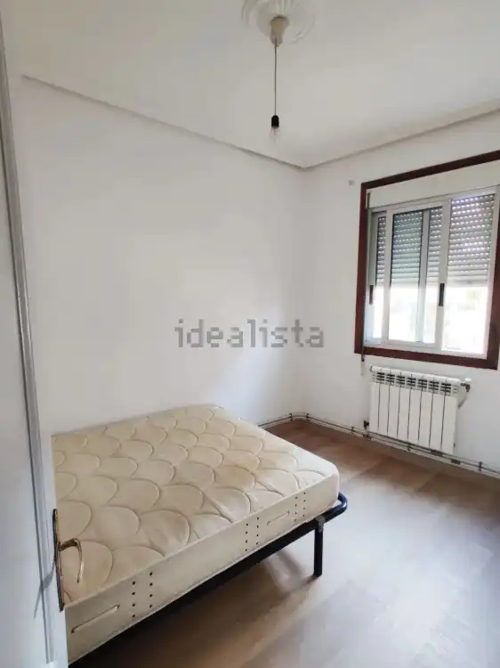 Dormitori de Casa o xalet en venda en Ourense Capital  amb Calefacció, Jardí privat i Moblat