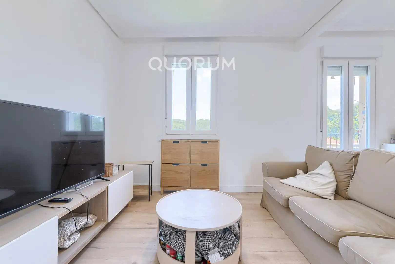 Wohnzimmer von Wohnung zum Verkauf in Arrigorriaga mit Parkett und Balkon