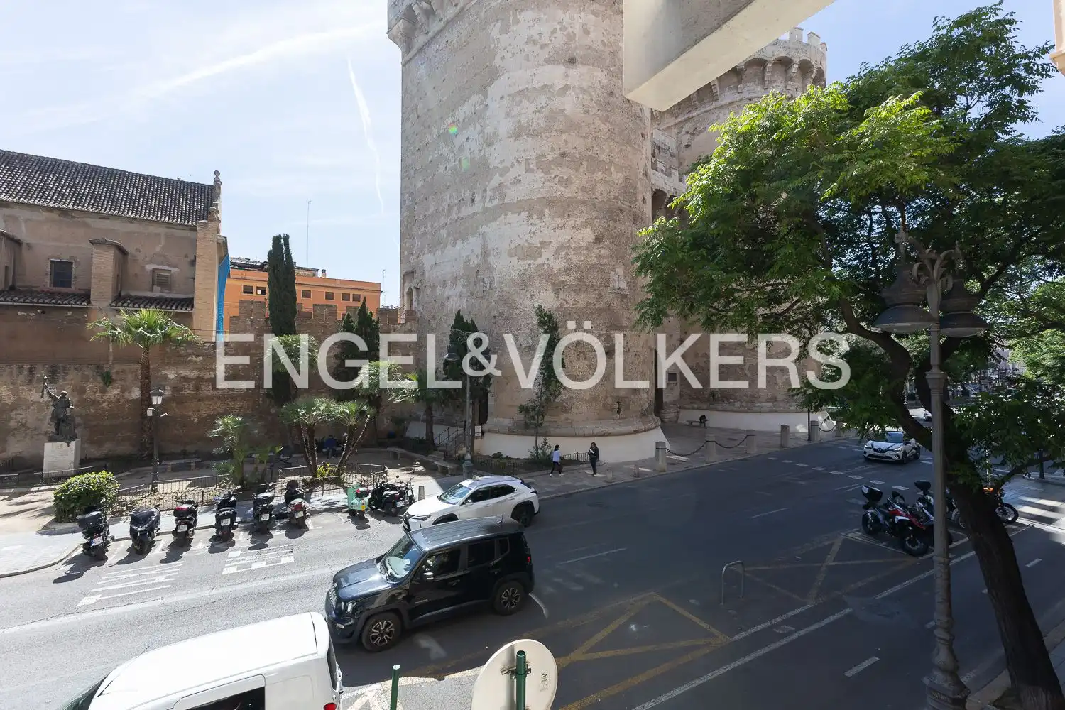 Exterior view of Flat for rent in Valencia  with Air Conditioner, Heating and Terrace