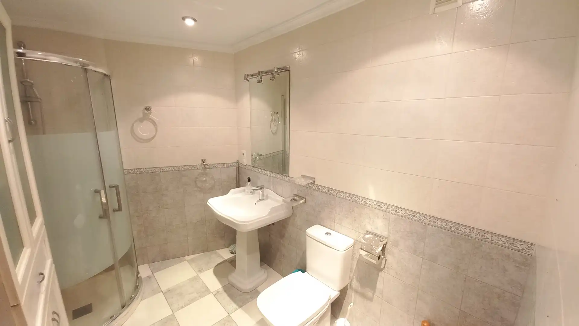 Bathroom of Flat for rent in Albacete  with Air Conditioner, Heating and Furnished