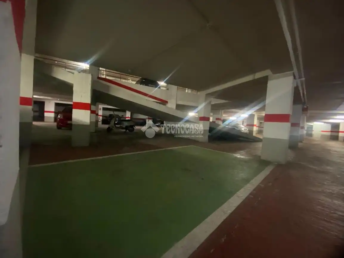 Parking de Piso en venta en Zaragoza con Calefacción, Terraza y Balcón