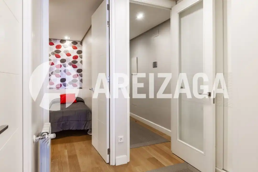 Habitación de Piso en venta en Donostia - San Sebastián  con Calefacción, Terraza y Balcón