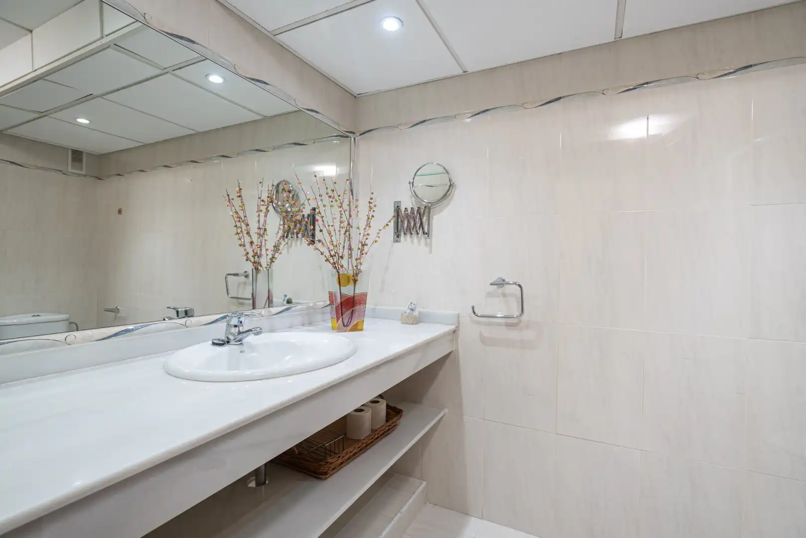 Bathroom of Flat for sale in Marbella  with Air Conditioner, Terrace and Community pool