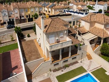 Casa amb piscina en venda a Periurbano Norte