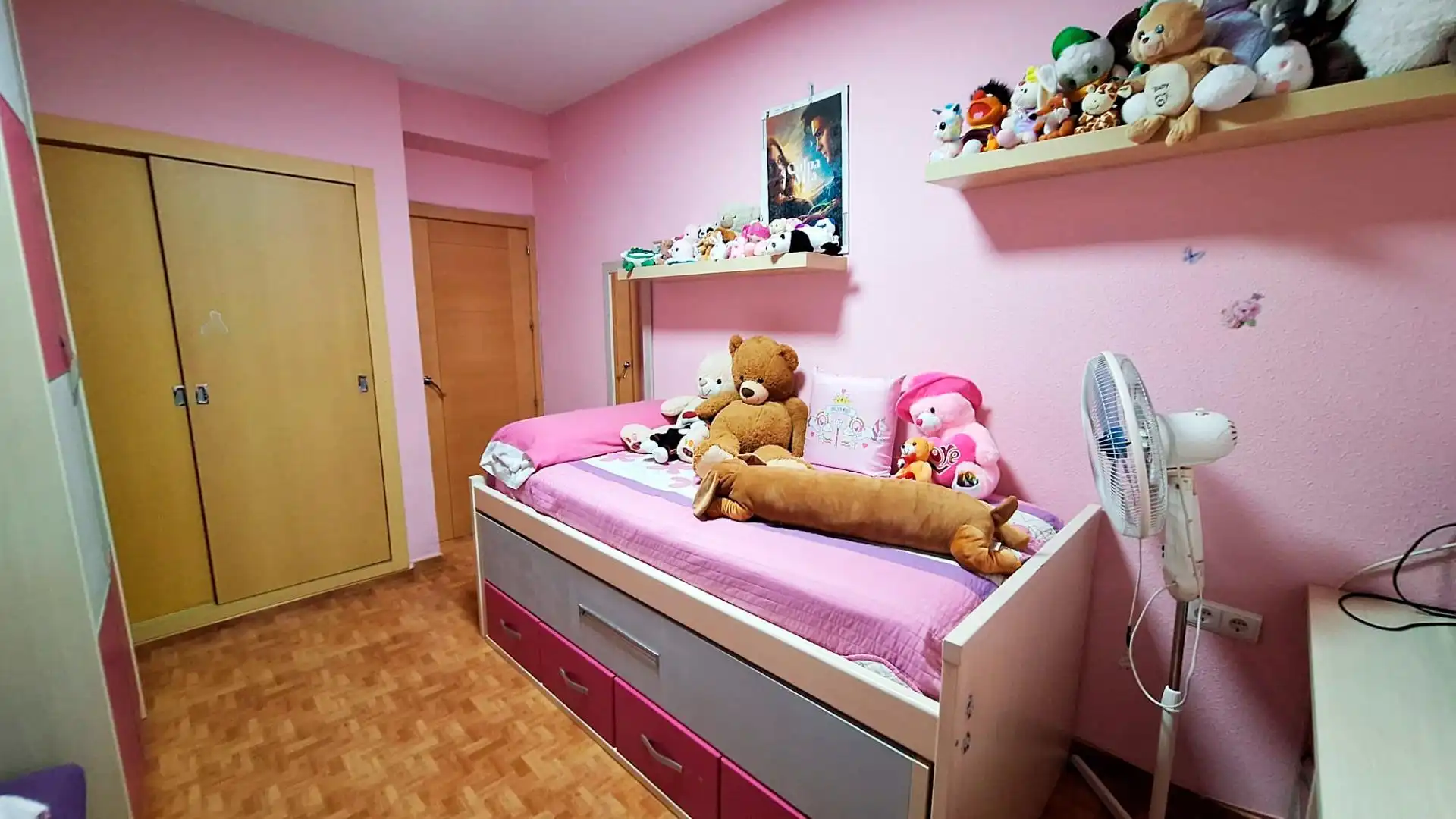 Bedroom of Flat for sale in Córdoba  with Air Conditioner and Heating
