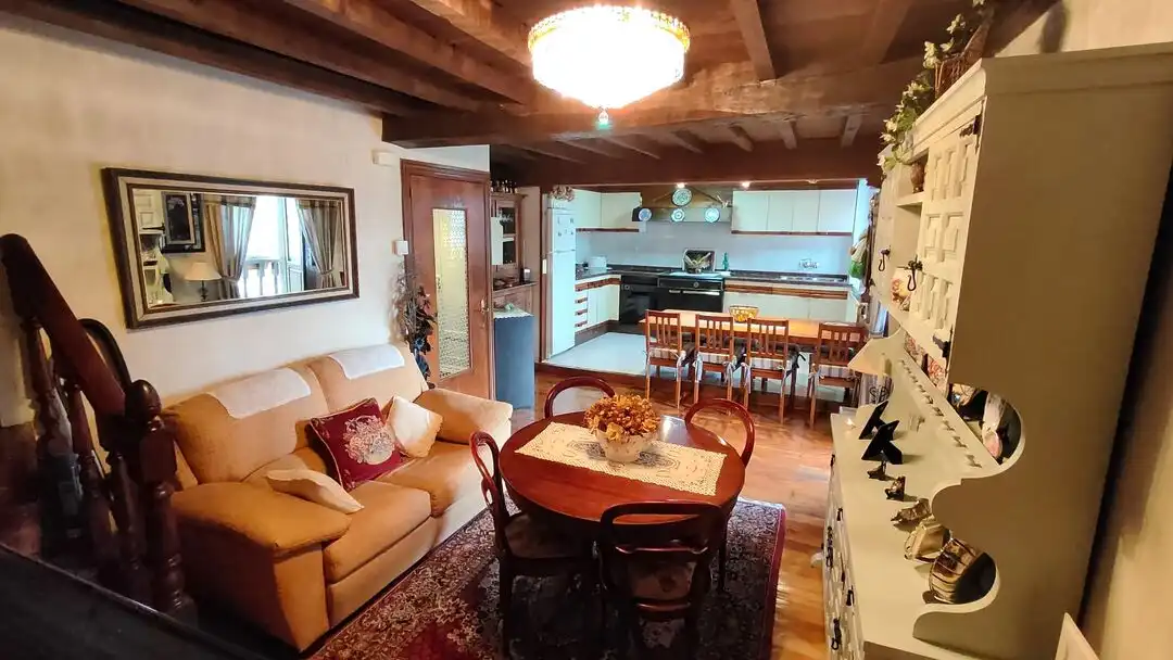 Sala d'estar de Casa o xalet en venda en Los Tojos  amb Calefacció i Moblat